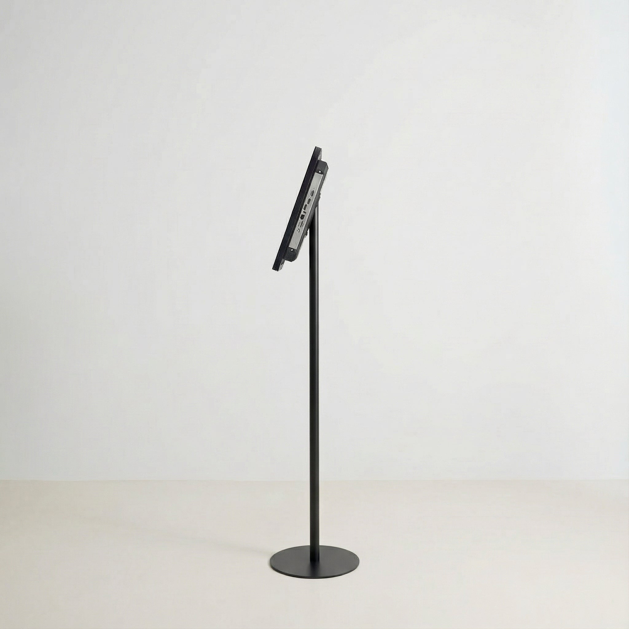 USB挿入だけ スチール製ワンポールスタンド電子ペーパーサイネージ 13.3インチ TSTV-S13