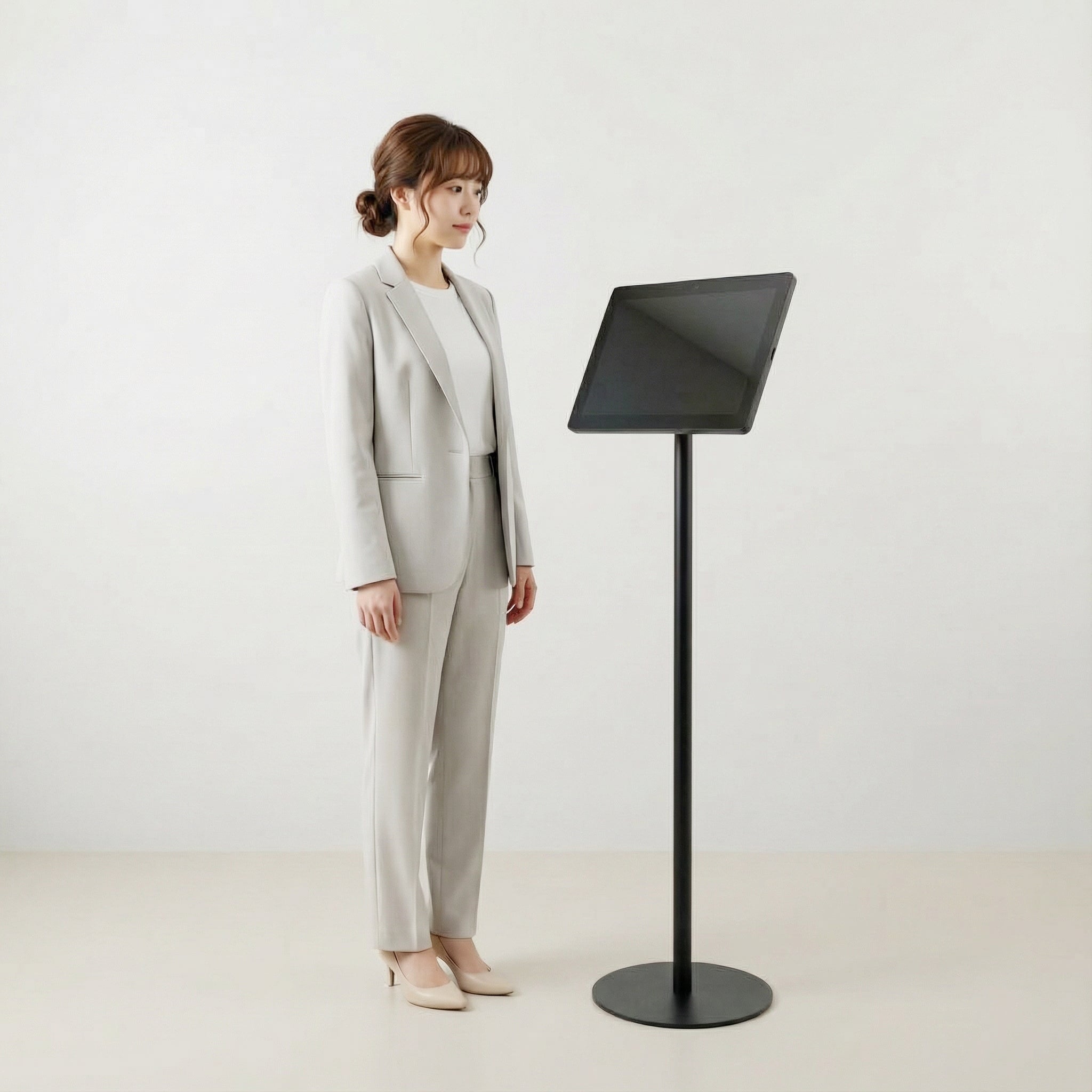 USB挿入だけ スチール製ワンポールスタンド電子ペーパーサイネージ 13.3インチ TSTV-S13