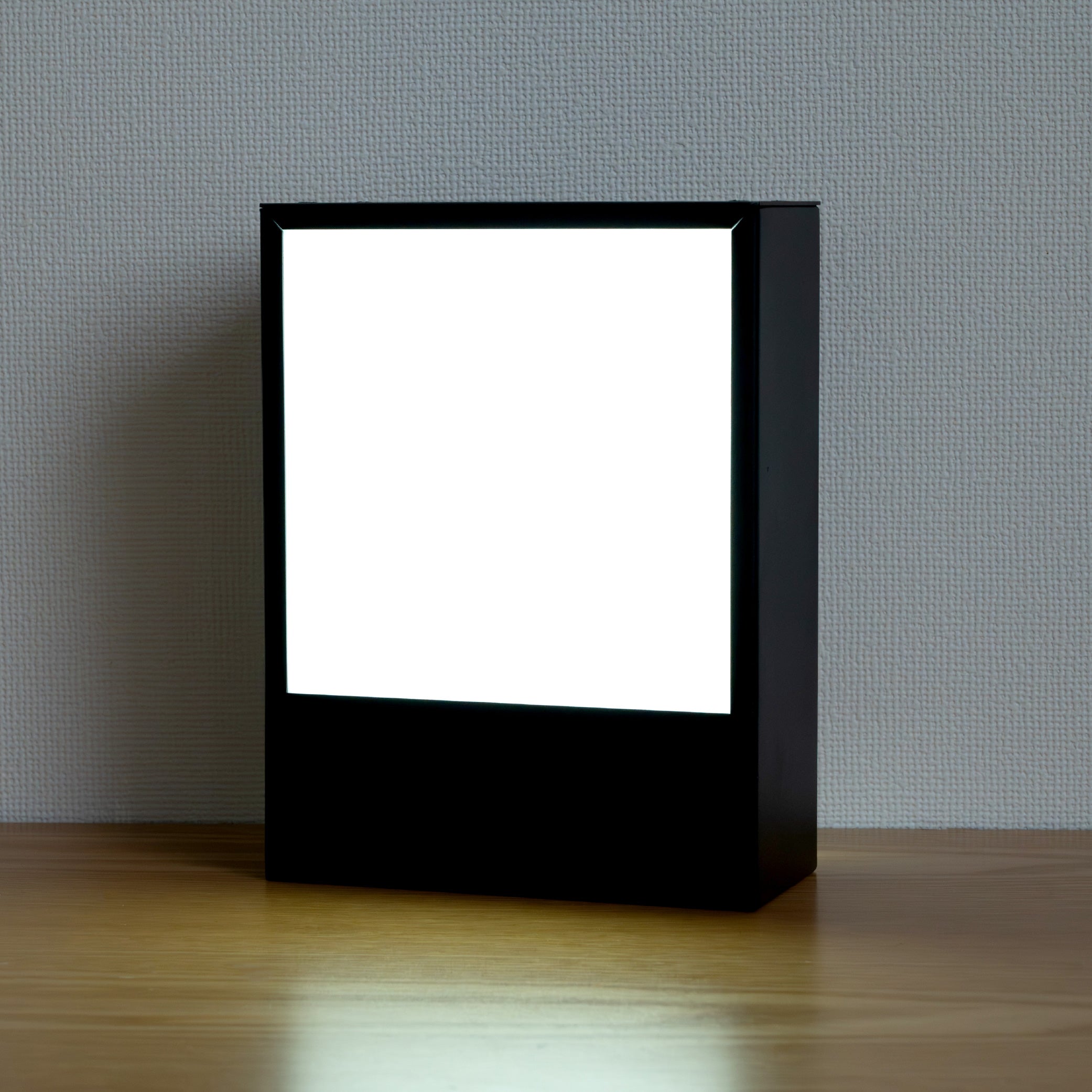 縁ありやわらかな光で視線を集めるライト・サイン LIGHT BOX サインCLBN-250