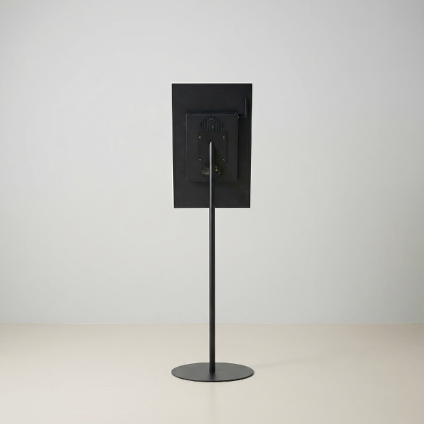 USB挿入だけ　スチール製ワンポールスタンド電子ペーパーサイネージ 23.8インチ TSTV-S23