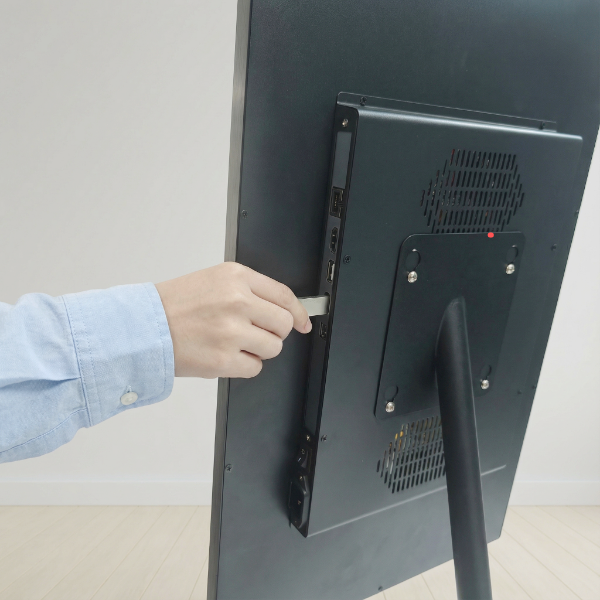 USB挿入だけ　スチール製ワンポールスタンド電子ペーパーサイネージ 21.5インチTSTV-S21