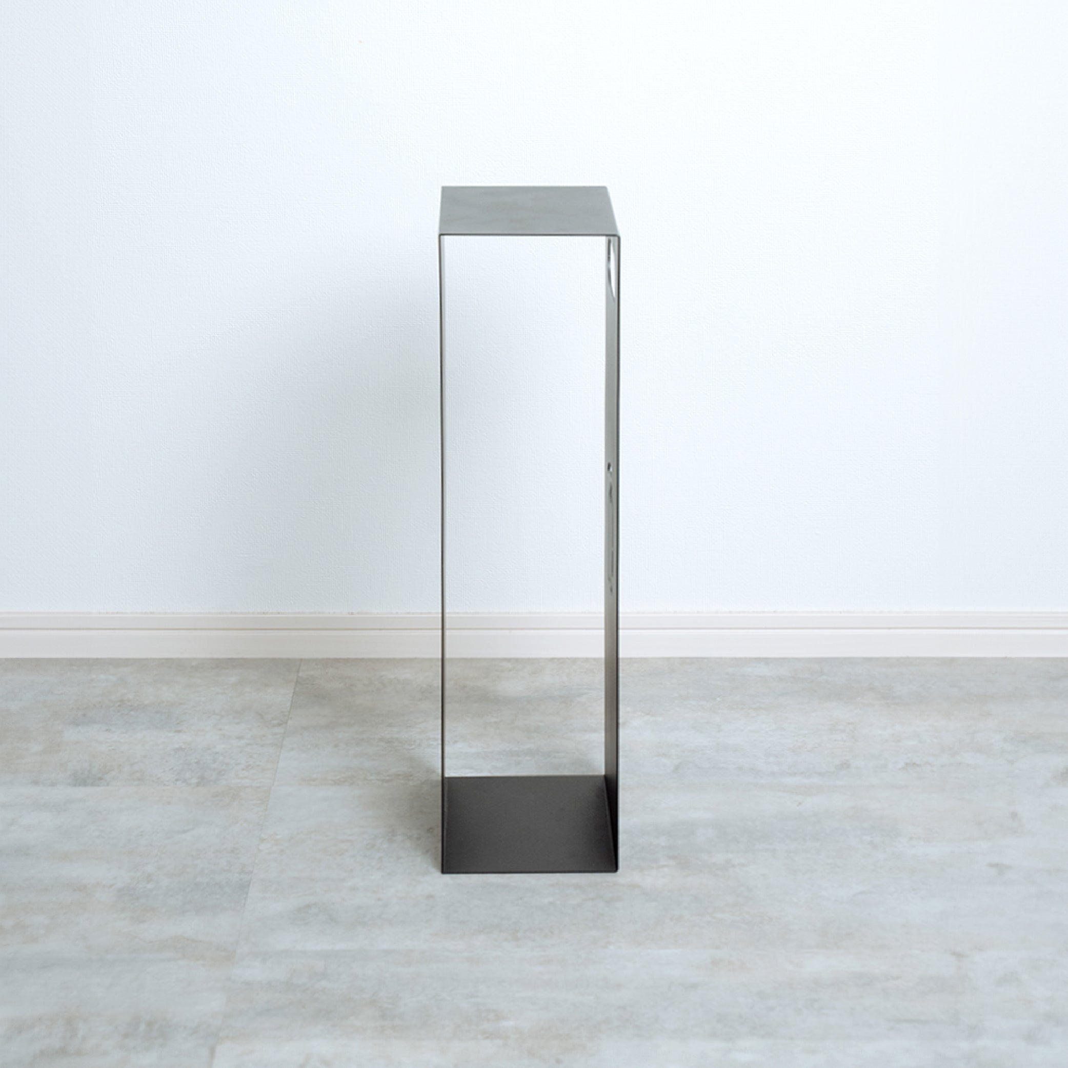 消火器スタンド 消火器収納 目立たなくさせる　おしゃれです mc4a-550